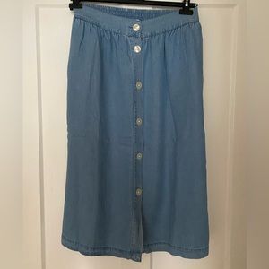 LOFT Brand new- no tags, never worn Loft Chambray Skirt with pockets!